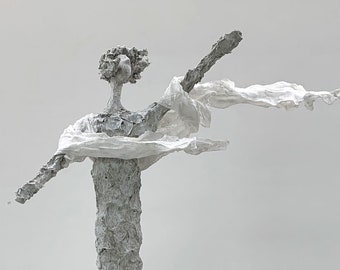 Filigree, puristic sculpture in the wind made of paper mache, contemporary art, collector, original, Scandinavian living