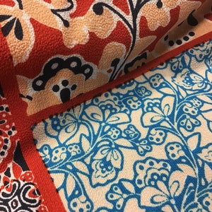 Georgette - Estampa geométrica laranja e azul