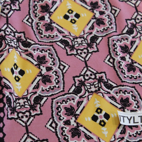 ITY 5 YDS Lot Raised Texture Paisley Print shops