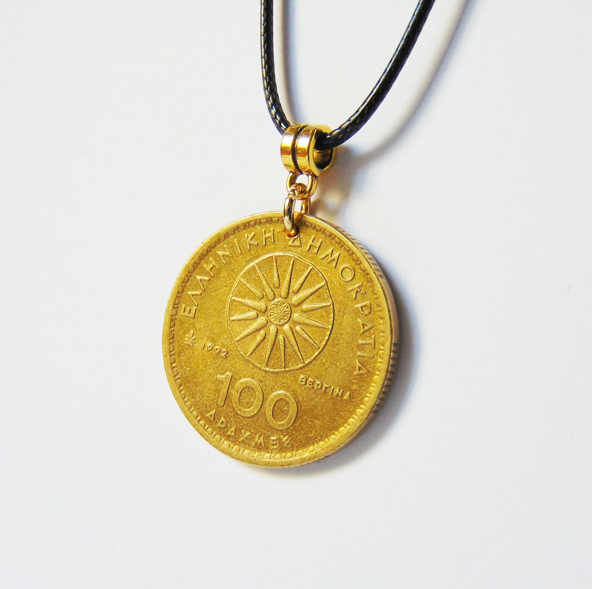 Collier Pièce De Monnaie Grèce - 100 Drachmes Alexandre Le Grand - Cordon Noir - Neuf