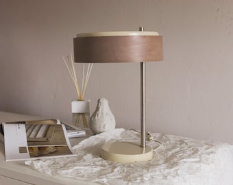 Retro Beige Desk Lamp: Vintage Industrial Workspace Lighting