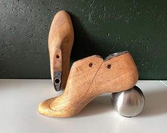Shoe lasts 230, Vintage wooden shoe molds, Wooden trees, Shoes pigeonholes, Shoe Stretcher, Shoemaker's Tools, Shoe lasts ladies for felting
