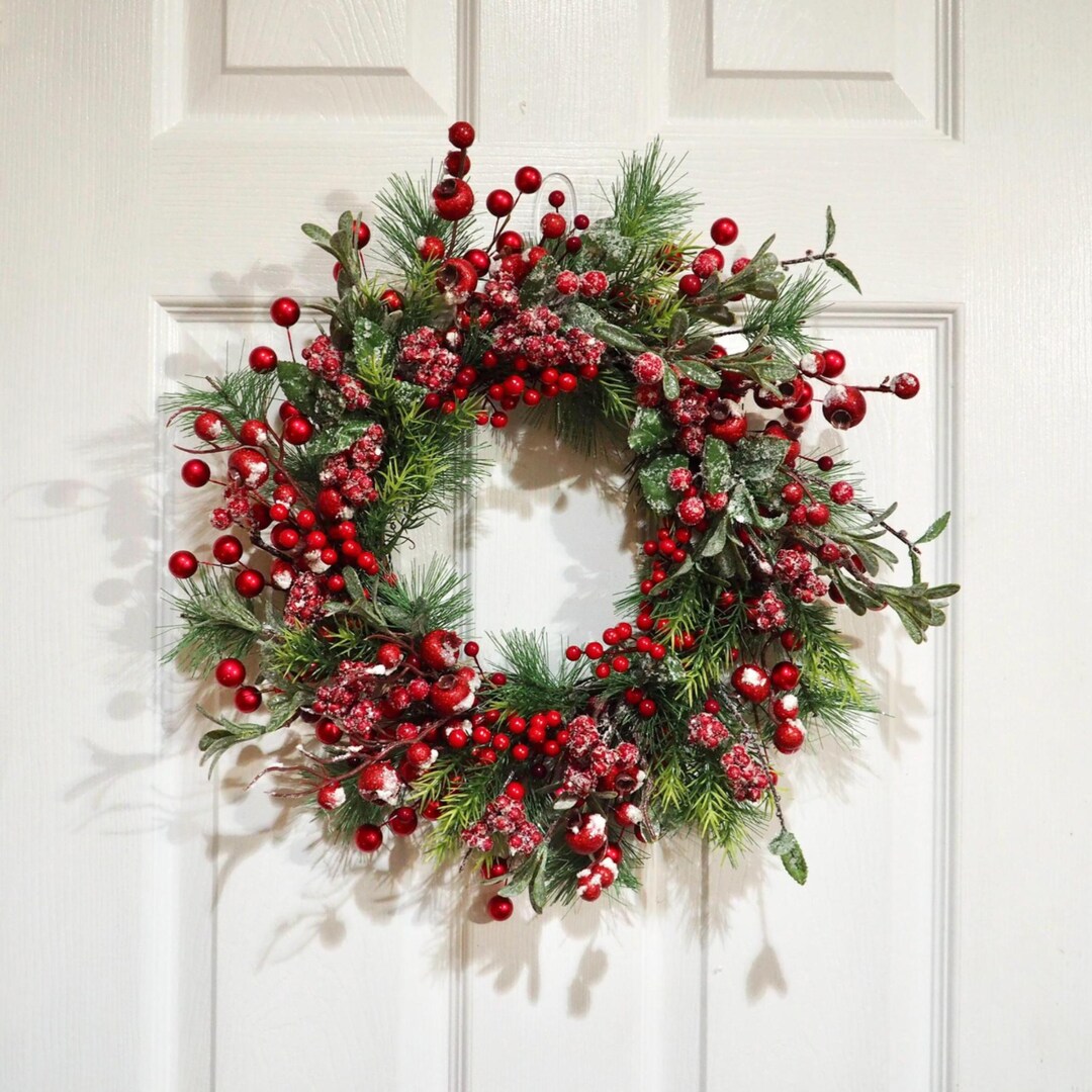 Red Berry Christmas Wreath With Frosted Accents – 16” Festive Holiday ...