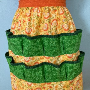 Egg Apron For Collecting Eggs, Egg Collecting Apron With 12 Pockets-Stylish  Apron For Fresh Egg Collection. (Color : Colorful-B) : : Home &  Kitchen