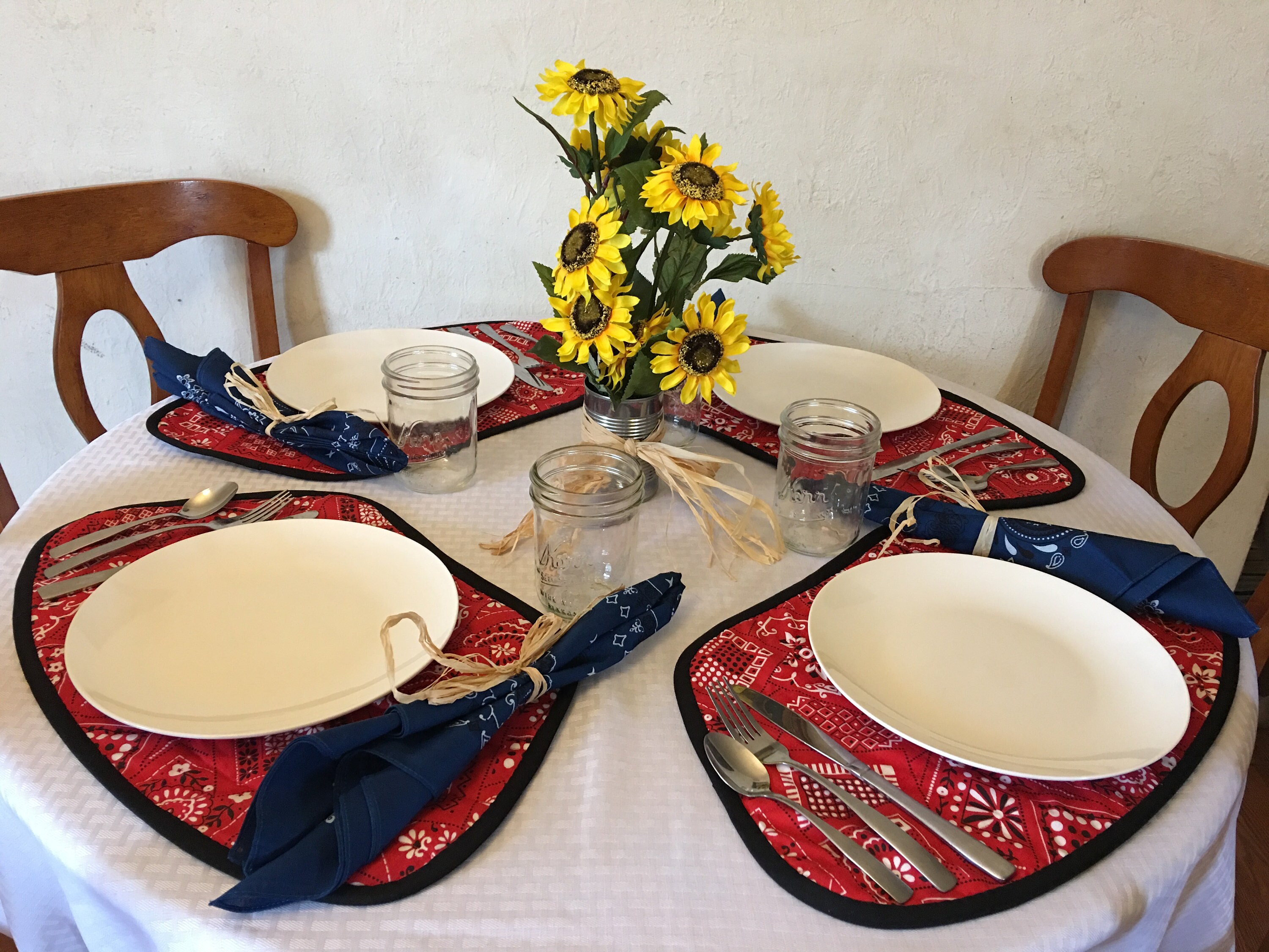 Set di 4/6/8 tovagliette a cuneo in ecopelle per tavoli rotondi, eleganti, lavabili, double-face, per cucina e sala da pranzo (rosa, set da 6