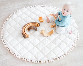 Natürliche Babyspielmatte mit Bommelborte, Gepolsterte Babyspielmatte, Runder Kinderteppich