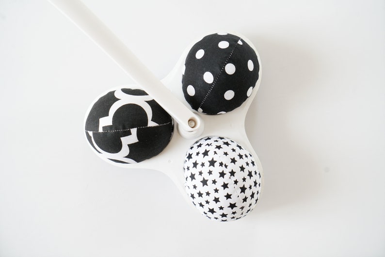 Black and white balls for Mamaroo, Mamaroo Balls, 4moms balls, RockaRoo Balls image 1