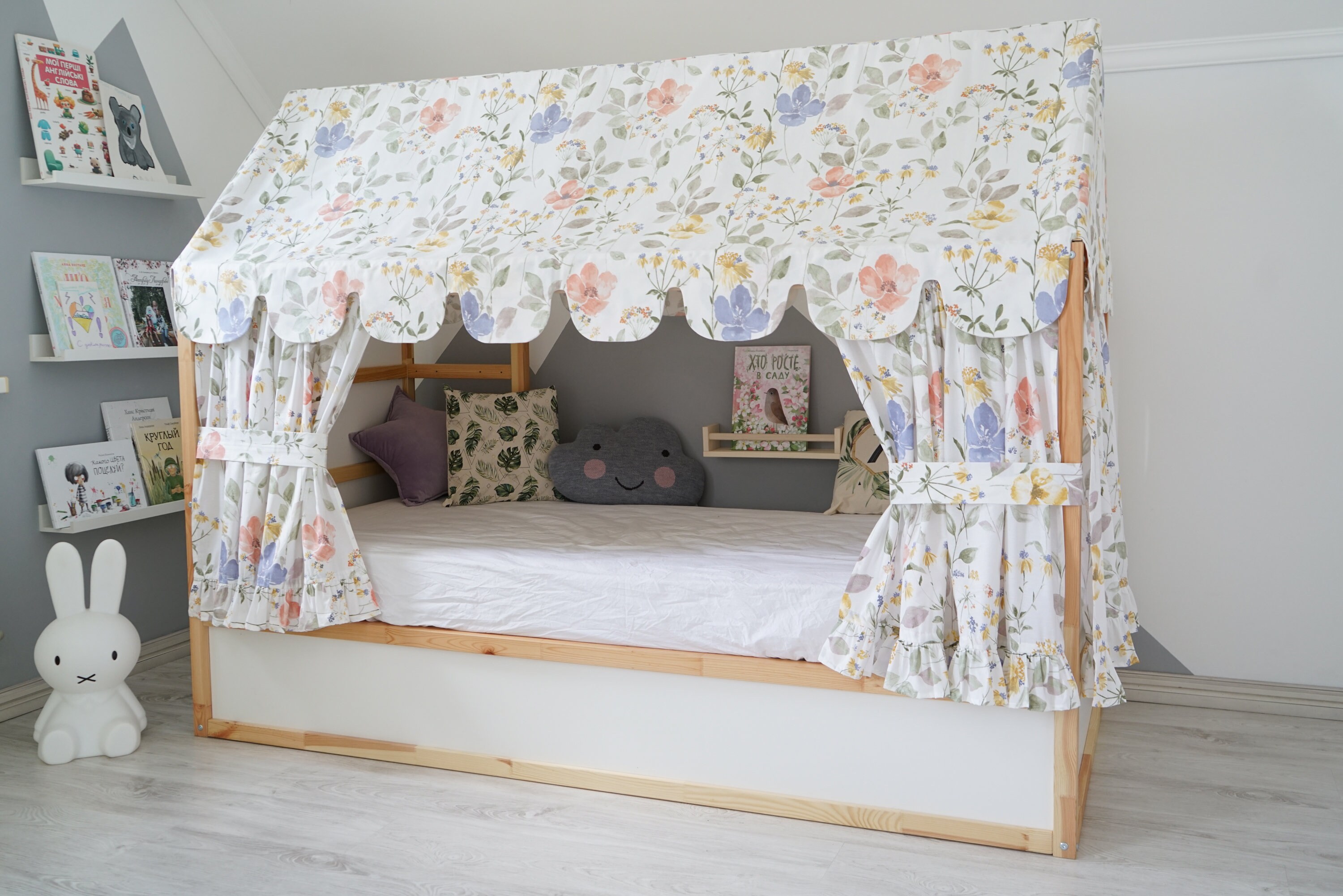 Canopy for kura bed deals