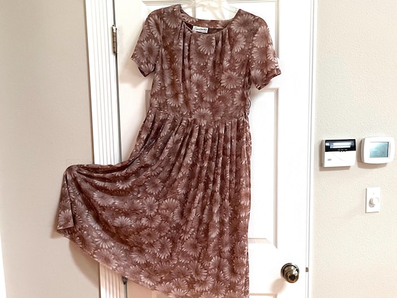Vintage Casual Maker Dress from the 1940's