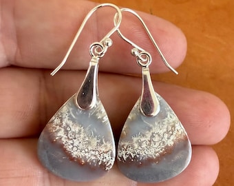 Pendiente colgante natural de jaspe gris en plata de ley para mujer