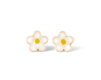 White flower earrings - Cute stud earrings, Ceramic handmade jewelry gift, Minimalist floral earrings, Daisy botanical nature earrings