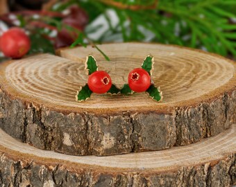 Holly berry stud earrings – Hyperrealistic botanical jewelry, Nature-inspired winter earrings, Festive accessory, Eco-inspired gift for her