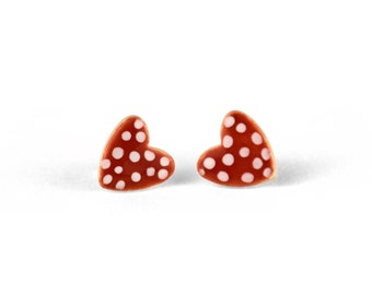 Small red heart earrings with white polka dots - Ceramic stud earrings for Valentine's Day, Unique jewelry gift, Cute minimalist style V-Day