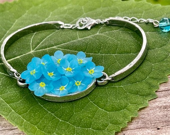 Himmelblaues Vergissmeinnicht-Armband, zarter Blumenschmuck, etwas blaues Brauthochzeitsarmband, botanische Brautjungfern-Corsage, Blumenmanschette