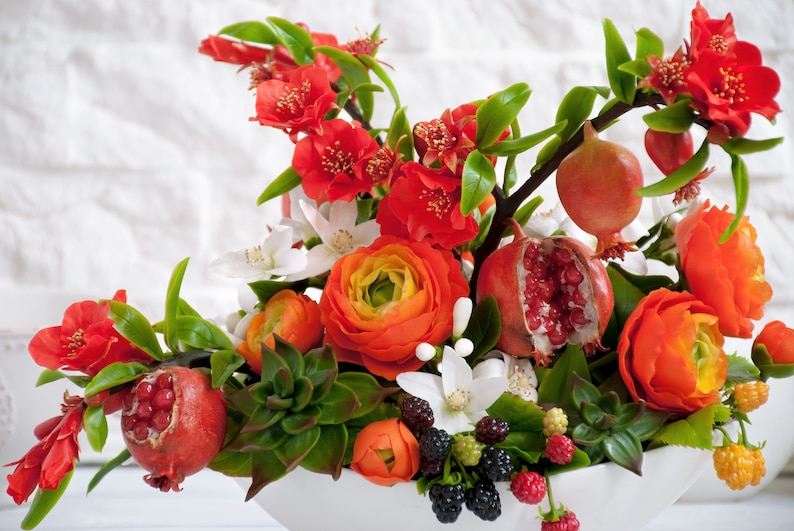 Luxus künstliche Blumen für Mittelstücke, elegante florale Wohnkultur, künstliche Granatäpfel, tropische Blumen und Früchte in Vasentischdekor Bild 9