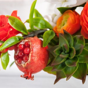 Luxus künstliche Blumen für Mittelstücke, elegante florale Wohnkultur, künstliche Granatäpfel, tropische Blumen und Früchte in Vasentischdekor Bild 7