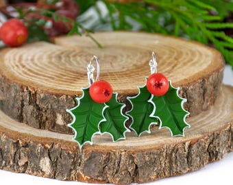 Realistic holly earrings - Red berries, Green leaves, Botanical polymer clay jewelry, Winter accessories, Nature-inspired earrings, Gift