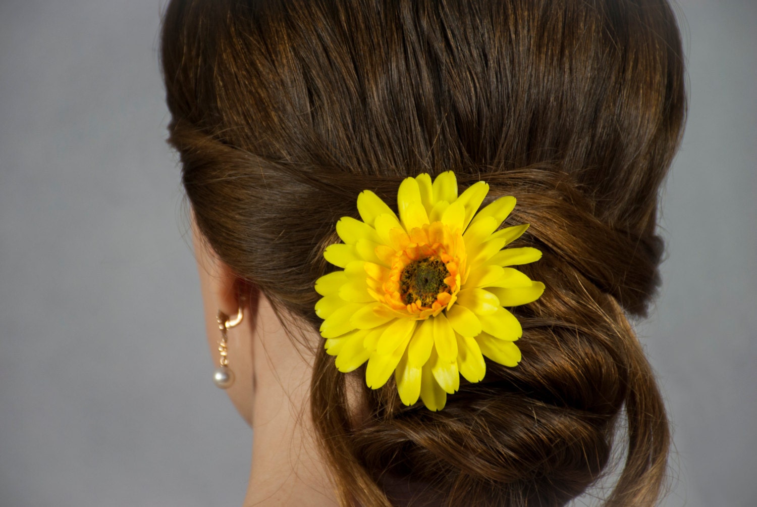 large daisy hair clip