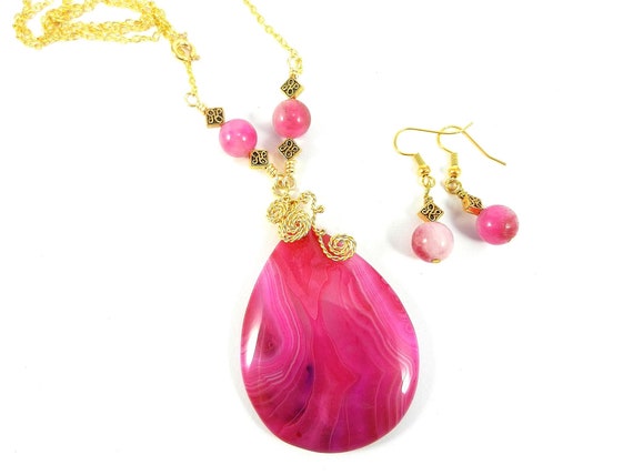 Pink Agate Teardrop Gemstone Pendant Necklace Gold Wire Wrapped with Matching   Earrings