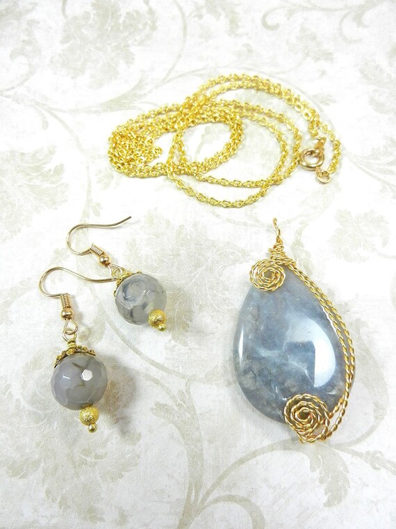 Gold Wire Wrapped Teardrop Grey Agate Pendant Necklace with Matching Earrings