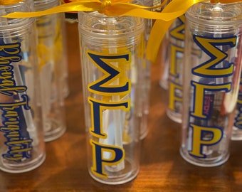 Vasos de fraternidad/hermandad con pajita