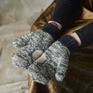 Attrapez le modèle de tricot PDF Moon Mittens. Modèle de tricot de mitaines de taille adulte Téléchargement instantané. image 1