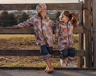 LEO Kids Outdoor Softshell OVERALL, Water resistant Windbreak Softshell Suit , Jumpsuit