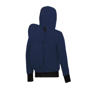 Puede incluir: Una sudadera con capucha azul marino con cierre de cremallera y ribetes negros. La sudadera tiene un corte holgado y un estilo casual.