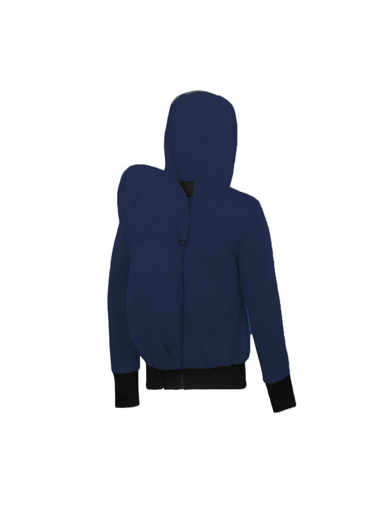Puede incluir: Una sudadera con capucha azul marino con cierre de cremallera y ribetes negros. La sudadera tiene un corte holgado y un estilo casual.