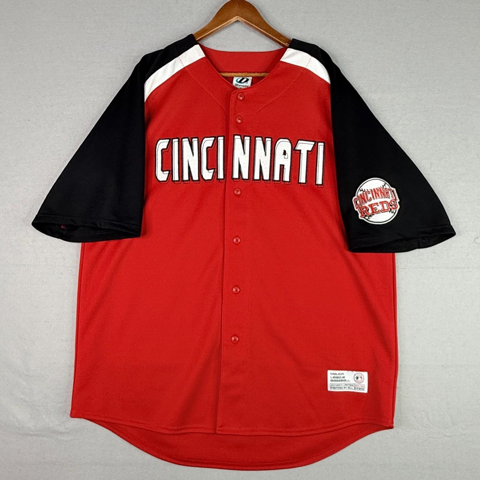 Never underestimate a woman who understands baseball Cincinnati Reds shirt, image size:1600x1600