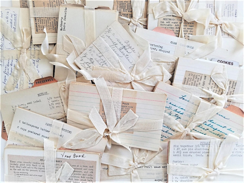 a pack pf 10 vintage recipe cards.