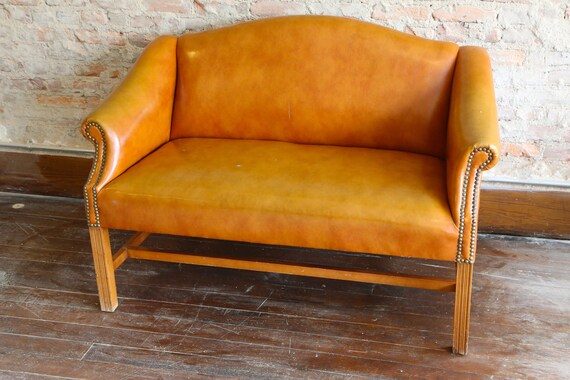 Vintage Orange Sofa Loveseat Couch Studded Arm Chair Chesterfield Sofa Wood Legs 60s Love Seat Hallway Office Bedroom Kitchen Decor Art Deco Vintage Orange Sofa Loveseat Couch Studded Arm Chair Chesterfield Sofa Wood Legs 60s Love Seat Hallway Office Bedroom Kitchen Decor Art Deco
