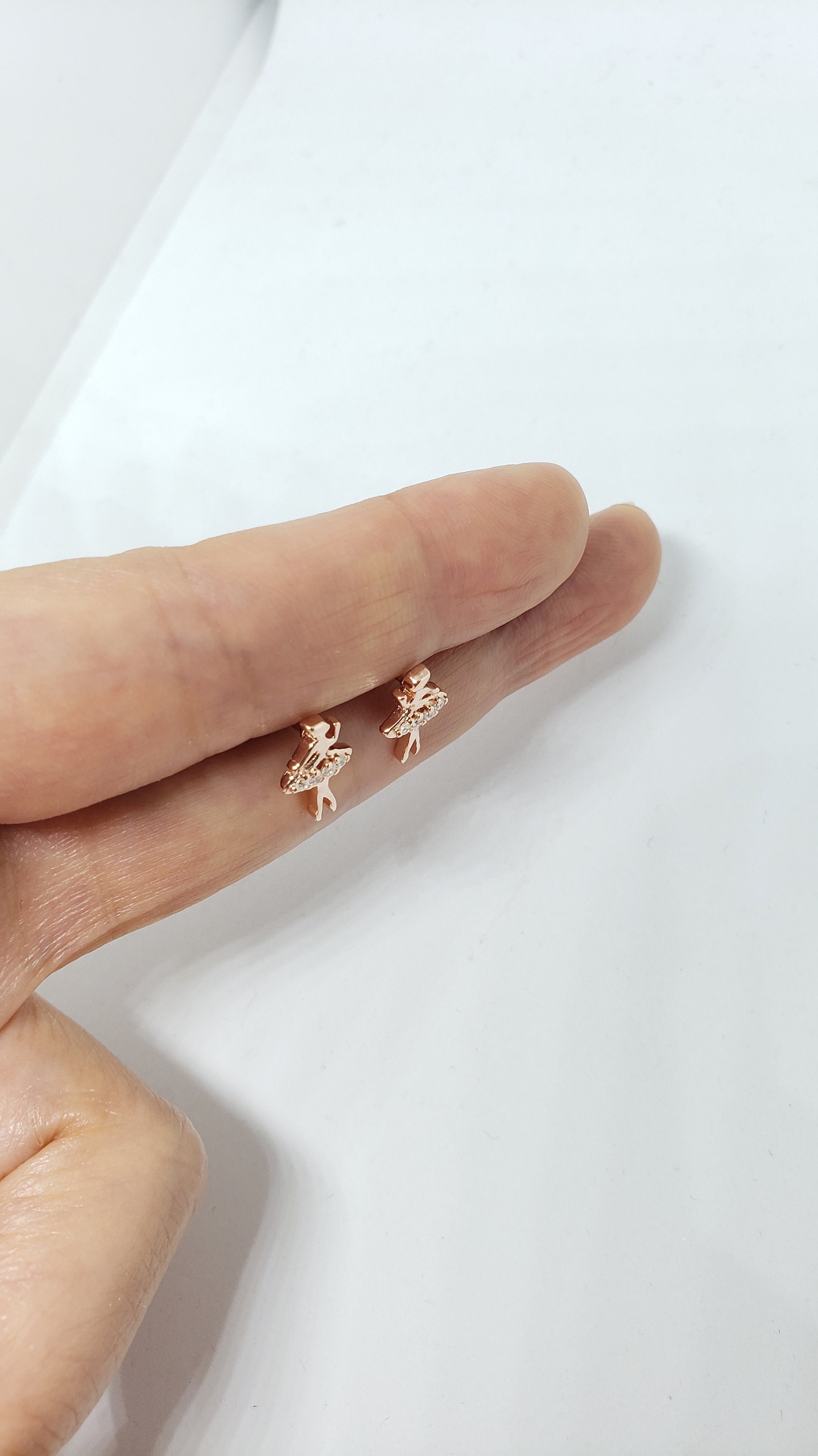 ◆[レネレイド]WHITE^BALLERINA^EARRINGS◆ Golden dancing Ballerina filigree hoop earrings