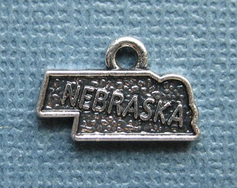 5 Nebraska Charms - Nebraska Pendants - State Charms - Nebraska - Antique Silver - 16mm x 10mm  -- (E1-12229)