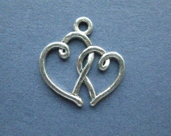 JEWELLERY 5 X 'LOVE' HEART CHARM ANTIQUE SILVER METAL TONE SCRAPBOOKING JEWELLERY 5 X 'LOVE' HEART CHARM ANTIQUE SILVER METAL TONE SCRAPBOOKING