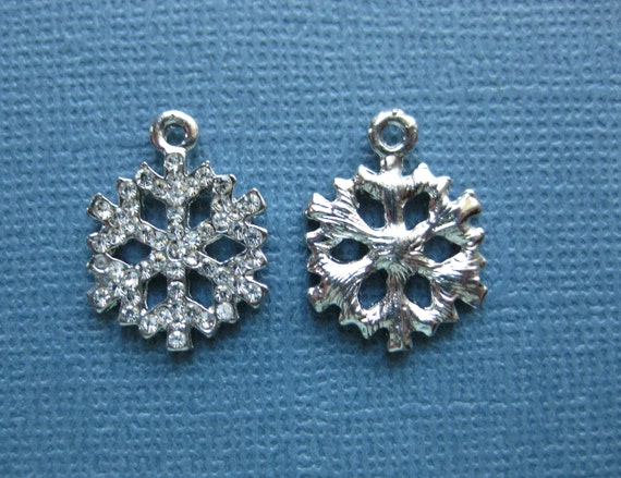 10 Tibetan Silver Snowflake Charms Pendant Christmas Xmas 20mm x 16mm