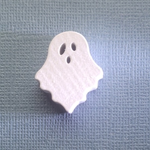 5 Ghost Beads - Halloween Beads - Ghost - Wood Beads - 25mm x 21mm -- (No.36-12438)