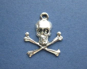 10 Skull Cross Bone Charms - Skull Cross Bone Pendants - Skull Pendant - Skull Charm - Antique Silver - 23mm x 20mm -- -(No.68-10235)