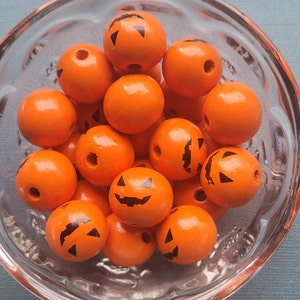 5 Pumpkin Beads - Halloween Beads - Jack O&#39;Lantern - Pumpkin - Orange Beads - Wood Beads - 19mm -- (No.37-12436)