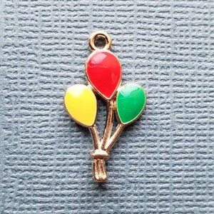 5 Balloon Charm - Balloon Pendant - Balloons - Party Charms - Balloons - Gold Tone - Enamel - 23mm x 13mm --(N7-12265)