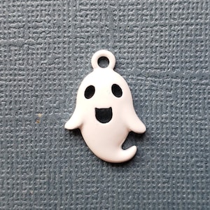 5 Ghost Charms - Ghost Pendants - Halloween Charm - Ghost - Ghosts - Enamel - 21mm x 15mm -(No.139-12062)