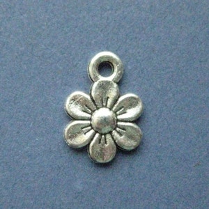 10 Daisy Charms - Daisy Pendant- Sun Flower - Daisy - Flower Charm - Flower Pendant - Antique Silver - 14mm x 10mm  -- (Y6-10319)