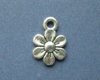 10 Daisy Charms - Daisy Pendant- Sun Flower - Daisy - Flower Charm - Flower Pendant - Antique Silver - 14mm x 10mm  -- (Y6-10319)