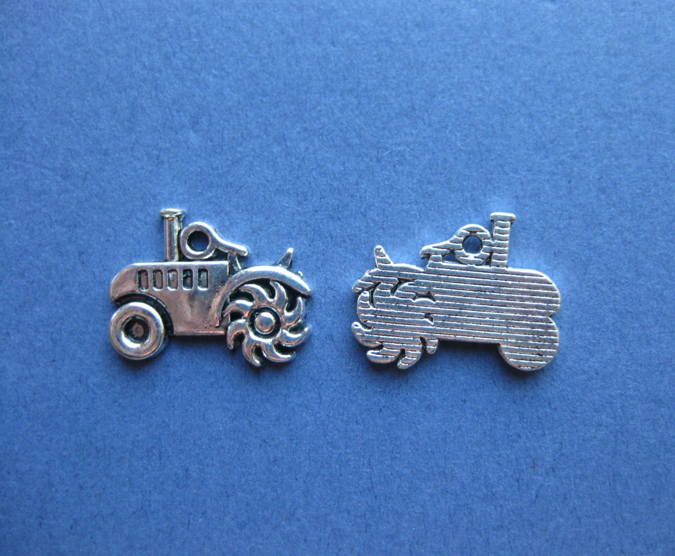 10 Tractor Charms Tractor Pendants Farm Charms Tractor - Etsy