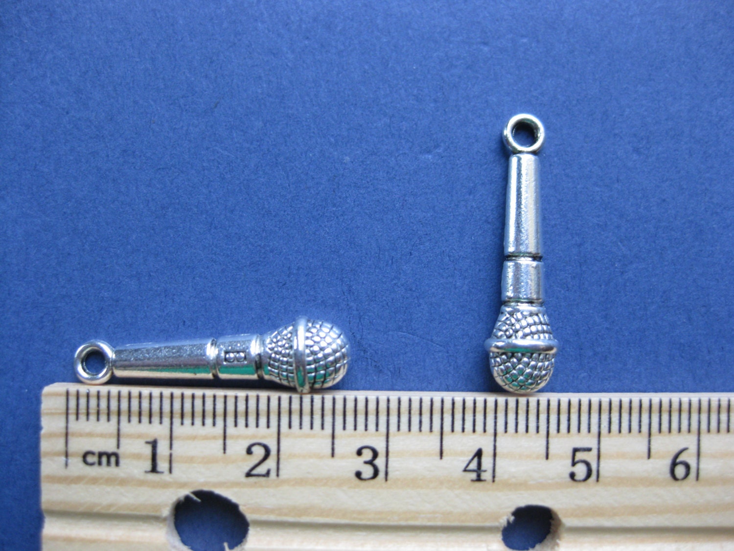 10 Microphone Charms Microphone Pendants Antique Silver Etsy