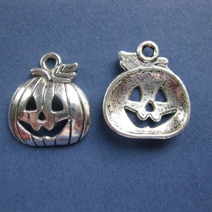 10 Pumpkin Charms - Pumpkin Pendants - Halloween Charm - Jack O Lantern ...