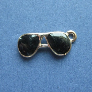 5 Sunglass Charms - Sunglass Pendants - Aviator Glasses - Aviators Charm - Enamel Aviators - Enamel Charm - 18mm x 7mm - (No.94-10338)