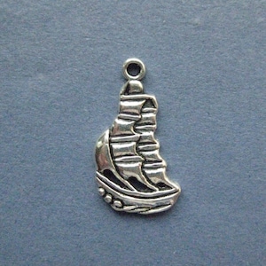 10 Sail Boat Charms - Sail Boat Pendant - Nautical Charm - Sail Boat - Boat Charm - Boat - Antique Silver - 22mm x 13mm-(U-Y1-11178)