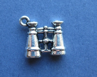 10 Binocular Charms - Binocular Pendants - Binoculars - Antique Silver - 15mm x 16mm  -- (No.1-10282)