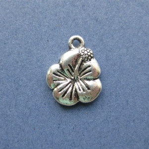 10 Flower Charms - Flower Pendants- Flower - Hibiscus Flower - Antique Silver - 15mm x 12mm. -- (No.57-10218)